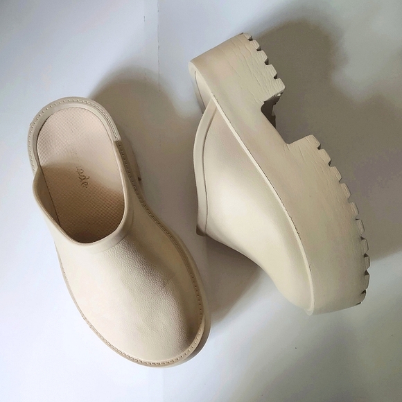 Lemonade Beige Clogs 6-7 - Picture 6 of 6